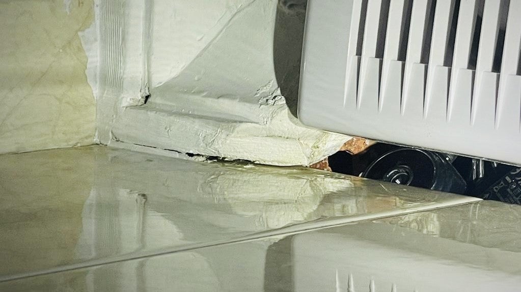 La Policía Local de Elche detiene el dueño de un bar por ocultar una cámara de vídeo en un cuarto de baño La Policía Local de Elche detiene el dueño de un bar por ocultar una cámara de vídeo en un cuarto de baño