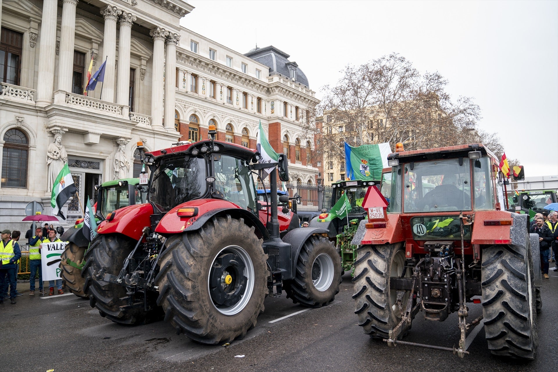Madrid se prepara para una gran tractorada que atravesará el centro de la capital Madrid se prepara para una gran tractorada que atravesará el centro de la capital