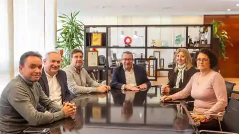 Una mujer vuelve a presidir el Club de Opinión de Benidorm. La nueva ejecutiva se reúne hoy con el alcalde benidormense Una mujer vuelve a presidir el Club de Opinión de Benidorm. La nueva ejecutiva se reúne hoy con el alcalde benidormense