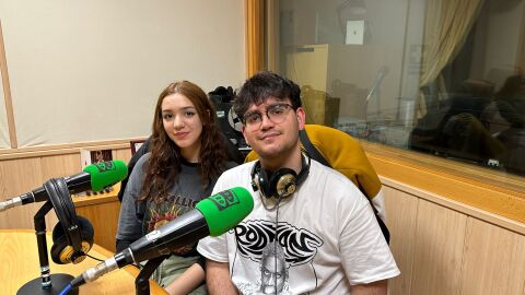 El m&uacute;sico ceut&iacute;, &Aacute;lvaro Garc&iacute;a, junto a su pareja Valentina
