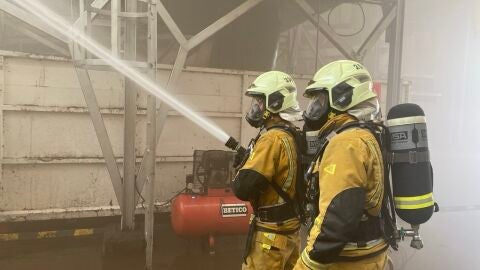 Bomberos realizando un simulacro en Mallorca/ Europa Press