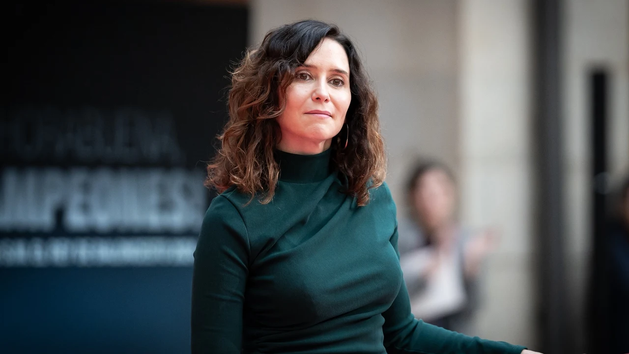Ayuso afea a Pilar Alegría que le responsabilice “hasta de los accidentes” por el incendio en la residencia de Aravaca