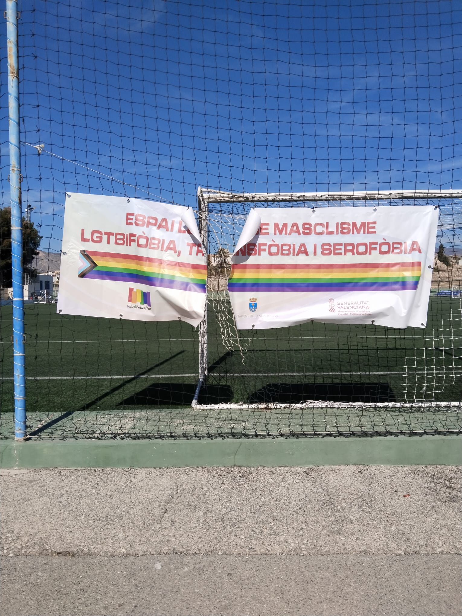 Vila-Diversitat denuncia un posible delito de odio en La Vila Joiosa Vila-Diversitat denuncia un posible delito de odio en La Vila Joiosa