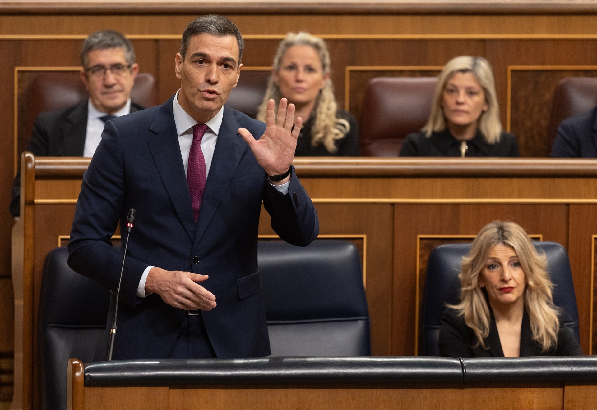 Sánchez se enfrenta en el Congreso a la euforia de Feijóo con la amnistía en el aire Sánchez se enfrenta en el Congreso a la euforia de Feijóo con la amnistía en el aire