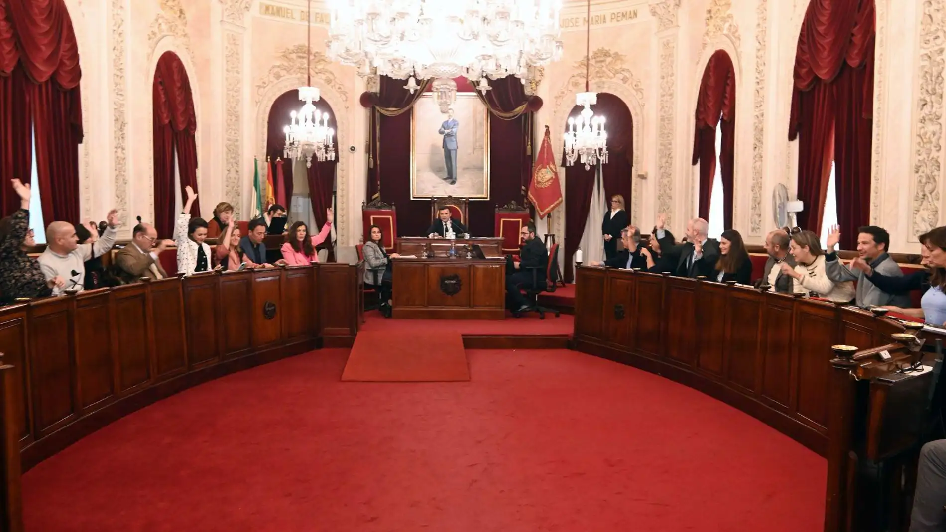 Imagen de la votación en el Pleno del Ayuntamiento de Cádiz