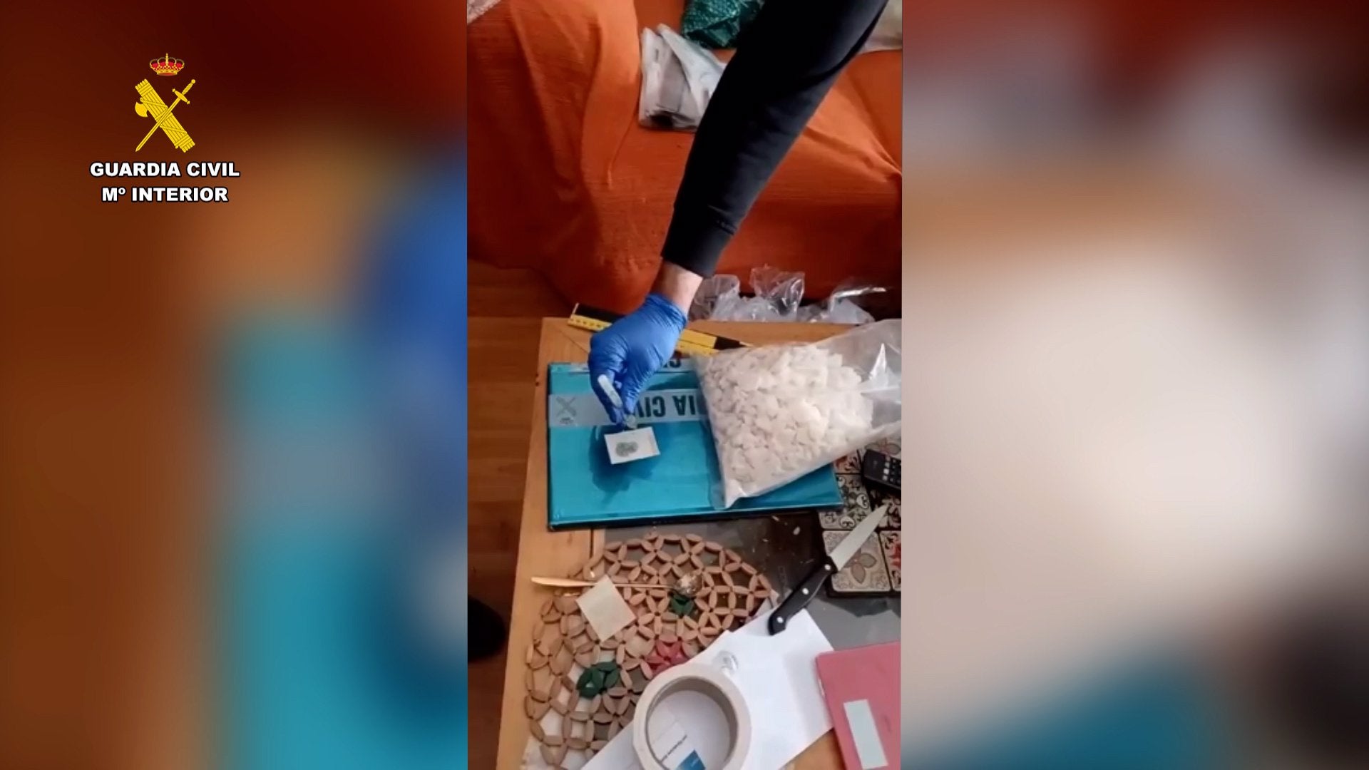 El cura detenido en Don Benito y su pareja recibían las sustancias por paquetería y las distribuían en varios puntos del país El cura detenido en Don Benito y su pareja recibían las sustancias por paquetería y las distribuían en varios puntos del país