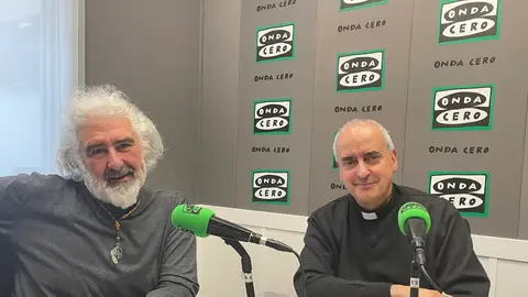 Juan J. Ortega y José Masip, párroco de la Iglesia de la Asunción de la Vila Joiosa, y José Masip, escritor y director de la obra teatral 'Señor Cura, Señor Obispo'. Juan J. Ortega y José Masip, párroco de la Iglesia de la Asunción de la Vila Joiosa, y José Masip, escritor y director de la obra teatral 'Señor Cura, Señor Obispo'.