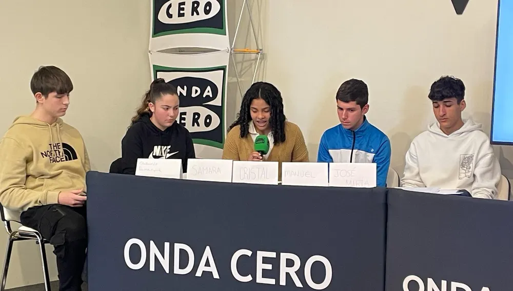 Cinco alumnos del IES José Caballero pasaron por los micrófonos de Taller de Radio, de Onda Cero Huelva.