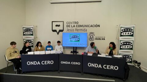Taller de Radio cuenta en este programa con alumnos del IES José Caballero de Huelva.