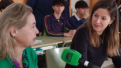Mercedes Vaquera y Gloria Rold&aacute;n, directora del Colegio Sagrada Familia