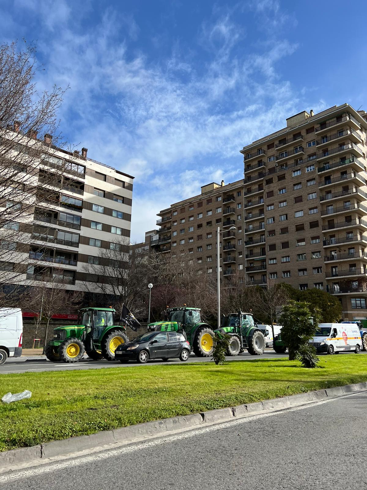 Los tractores vuelven a las calles de Pamplona y generan problemas en VW Navarra Los tractores vuelven a las calles de Pamplona y generan problemas en VW Navarra