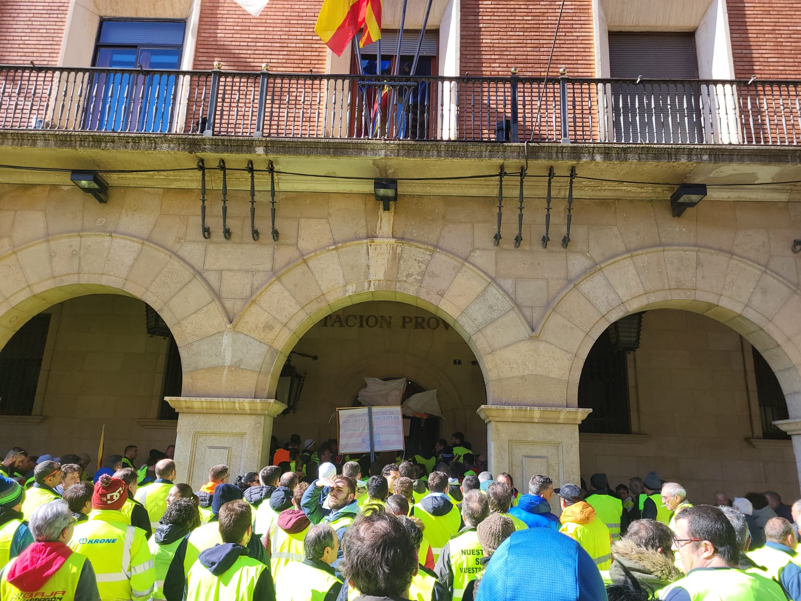 400 agricultores protestan en Teruel por la burocracia y los costes de producción 400 agricultores protestan en Teruel por la burocracia y los costes de producción