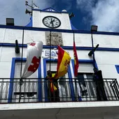 Las banderas ya ondean a media asta en Aldea del Rey Las banderas ya ondean a media asta en Aldea del Rey