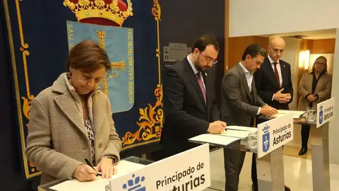 Firma del protocolo para impulsar la candidatura del estadio El Molinón a sede del Mundial 2030 Firma del protocolo para impulsar la candidatura del estadio El Molinón a sede del Mundial 2030