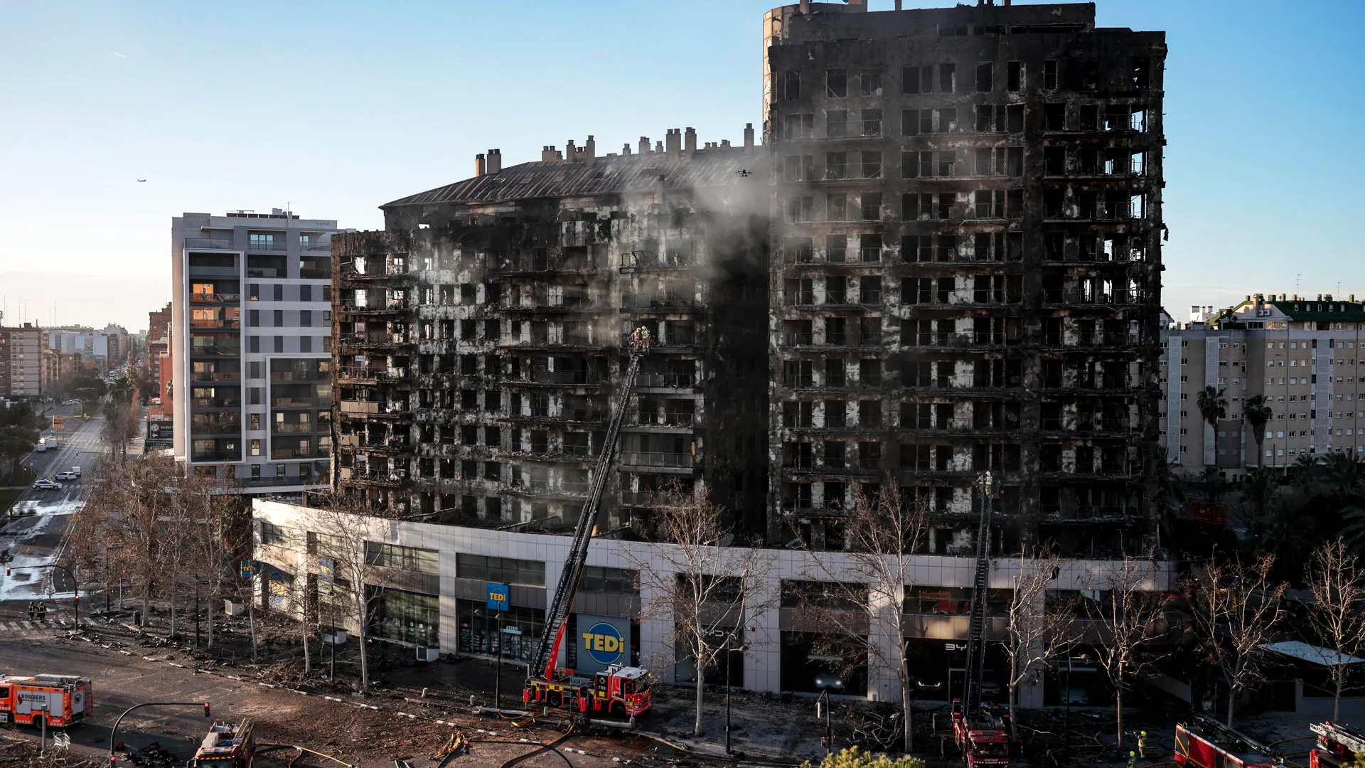Todo lo que se sabe del incendio en Valencia: v&iacute;ctimas, situaci&oacute;n de los afectados y las posibles causas