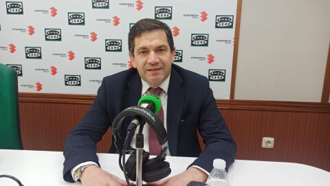 Miguel Ángel Valverde en los estudios de Onda Cero Ciudad Real