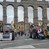 Medio millar de agricultores y ganaderos se manifiestan en Segovia