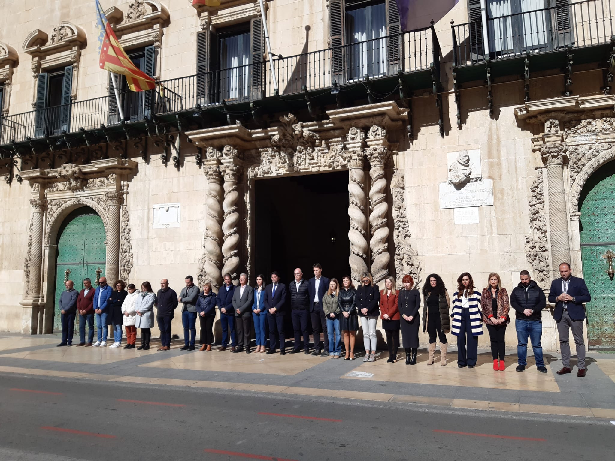 Luis Barcala: "Alicante llora con Valencia" por las víctimas del trágico incendio Luis Barcala: "Alicante llora con Valencia" por las víctimas del trágico incendio
