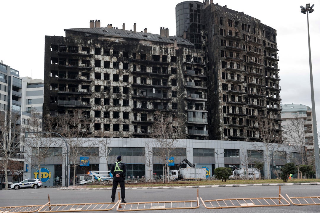 Vicente y Gabriela, sobre el incendio: "El viento en esta zona es como un ciclón y deberían tenerlo en cuenta para futuras estructuras" Vicente y Gabriela, sobre el incendio: "El viento en esta zona es como un ciclón y deberían tenerlo en cuenta para futuras estructuras"
