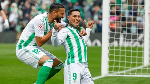 Willian José y 'Chimy' Ávila celebra un gol. Willian José y 'Chimy' Ávila celebra un gol.