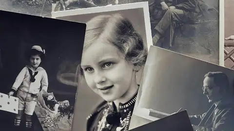 Una serie de fotos familiares Una serie de fotos familiares