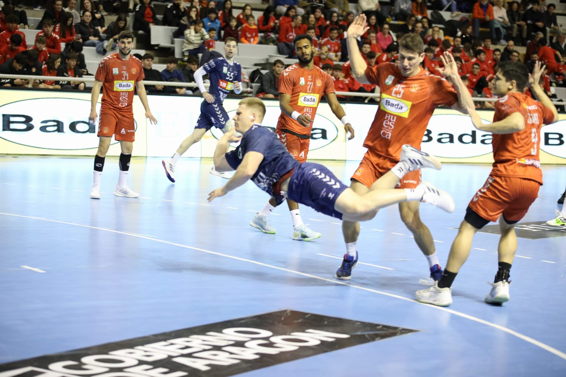 El TM Benidorm cae ante el Bada Huesca y el femenino rompe su mala racha y gana frente al Mutua Ribes El TM Benidorm cae ante el Bada Huesca y el femenino rompe su mala racha y gana frente al Mutua Ribes