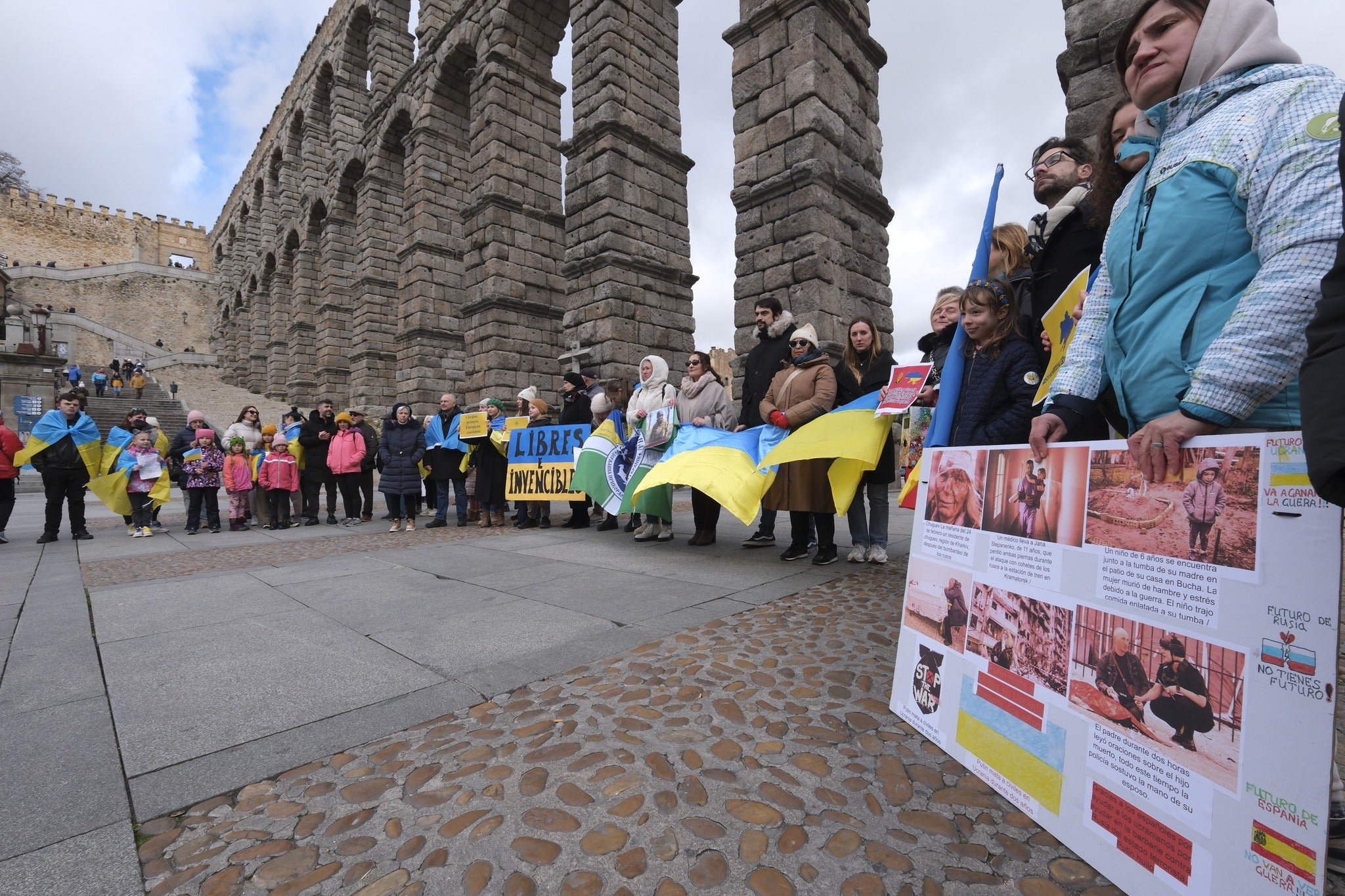 Un centenar de personas arropan a los ucranianos de Segovia Un centenar de personas arropan a los ucranianos de Segovia