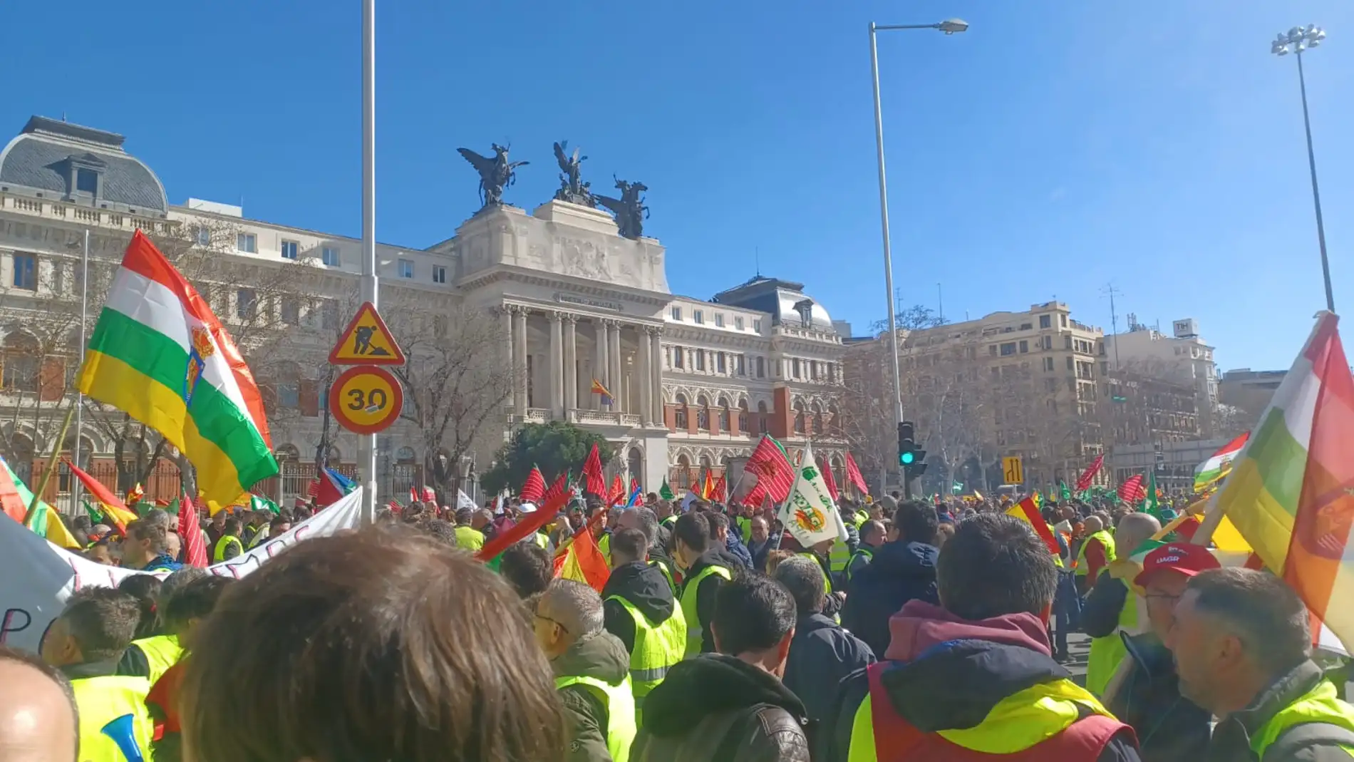 Unos 800 agricultores y ganaderos segovianos han vuelto a manifestarse en las calles de Madrid