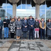 Minuto de silencio en la Plaza Mayor donde han participado Ayuntamiento y Junta Minuto de silencio en la Plaza Mayor donde han participado Ayuntamiento y Junta