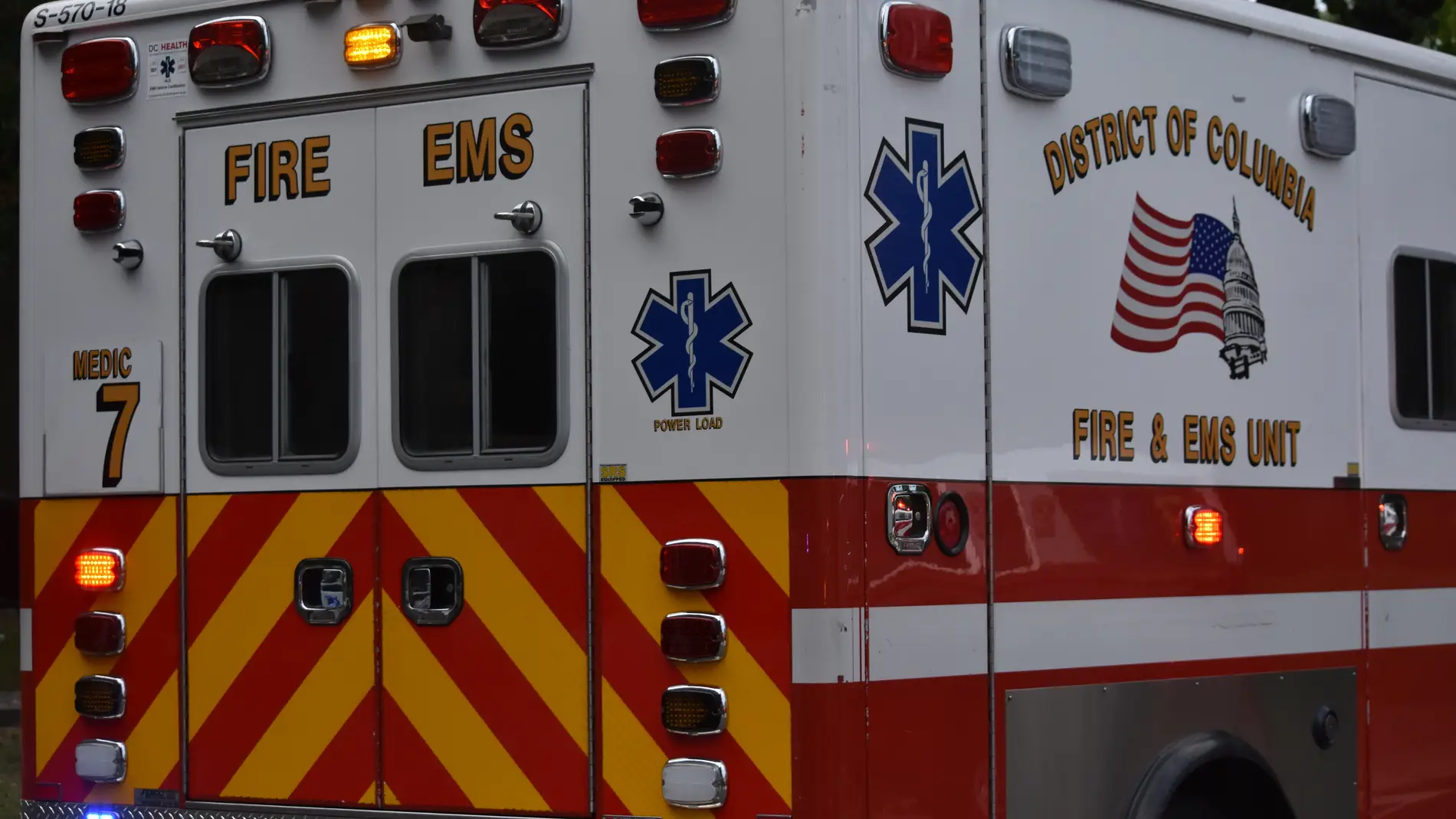 Una ambulancia de la sección de quemados en Washington 