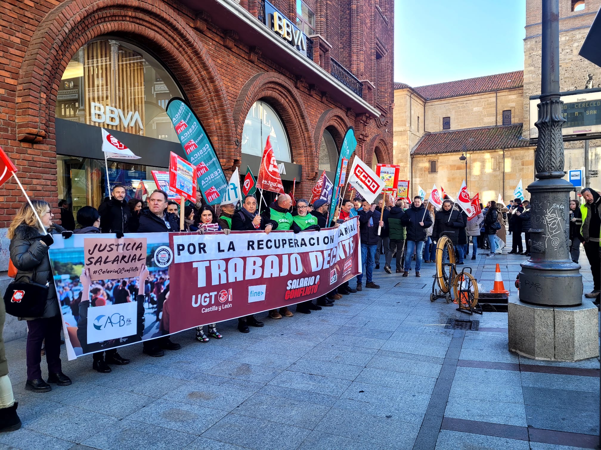 Los trabajadores de la banca exigen mejoras de su convenio en consonancia a los beneficios del sector Los trabajadores de la banca exigen mejoras de su convenio en consonancia a los beneficios del sector