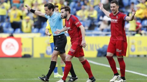 Jos&eacute; Luis Munuera Montero no concede el penalti en Las Palmas- Osasuna