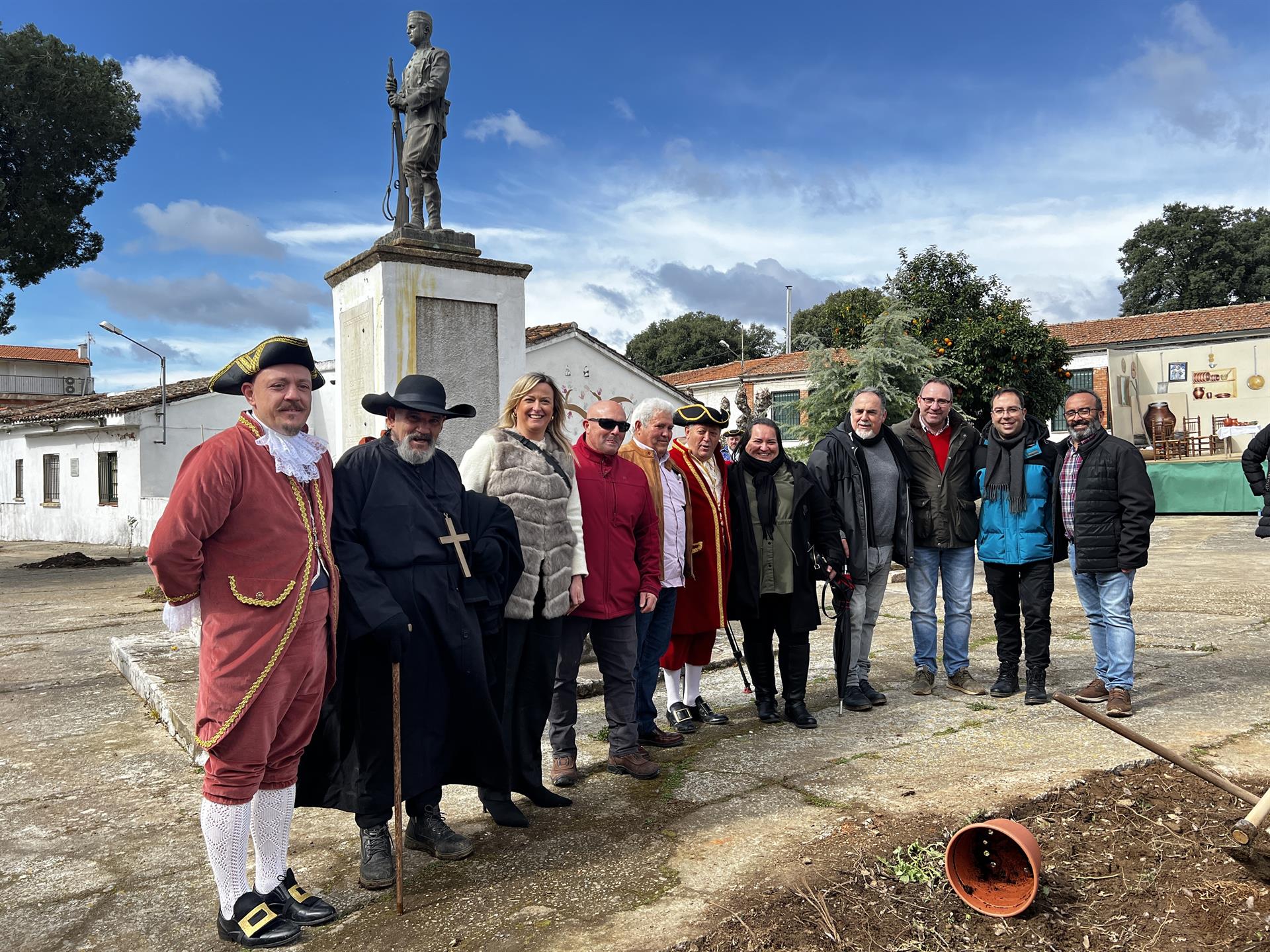 La Fiesta del Árbol de Villanueva de la Sierra, la "más antigua del mundo", quiere ser de Interés Turístico Regional La Fiesta del Árbol de Villanueva de la Sierra, la "más antigua del mundo", quiere ser de Interés Turístico Regional