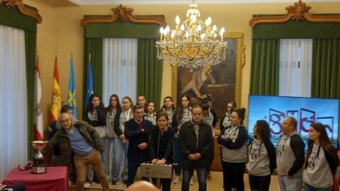 Imagen del homenaje en el Ayuntamiento