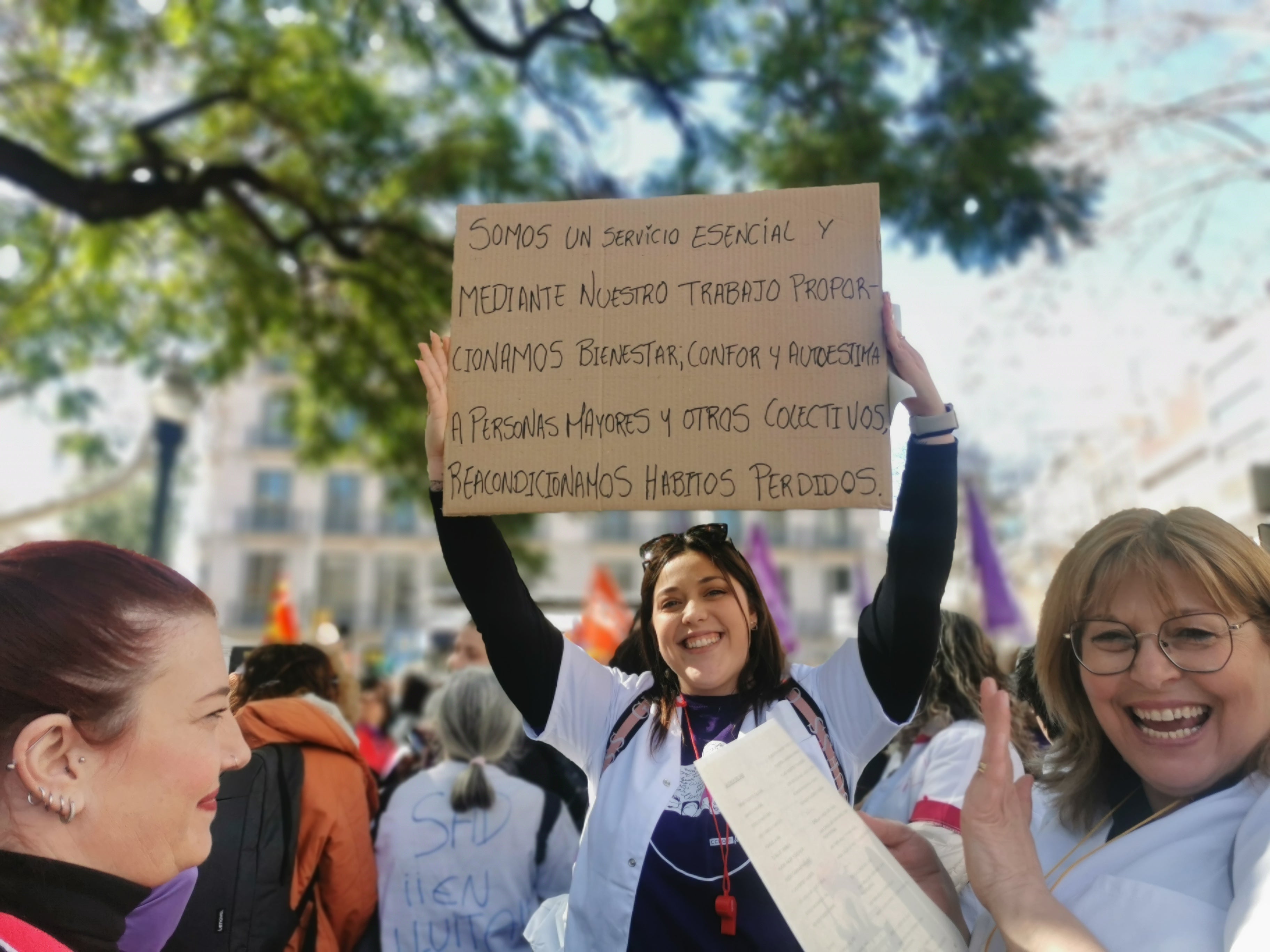 Les treballadores del Servei d'Atenció Domiciliària: "Hem passat de ser un servei essencial a ser l'últim mico" Les treballadores del Servei d'Atenció Domiciliària: "Hem passat de ser un servei essencial a ser l'últim mico"