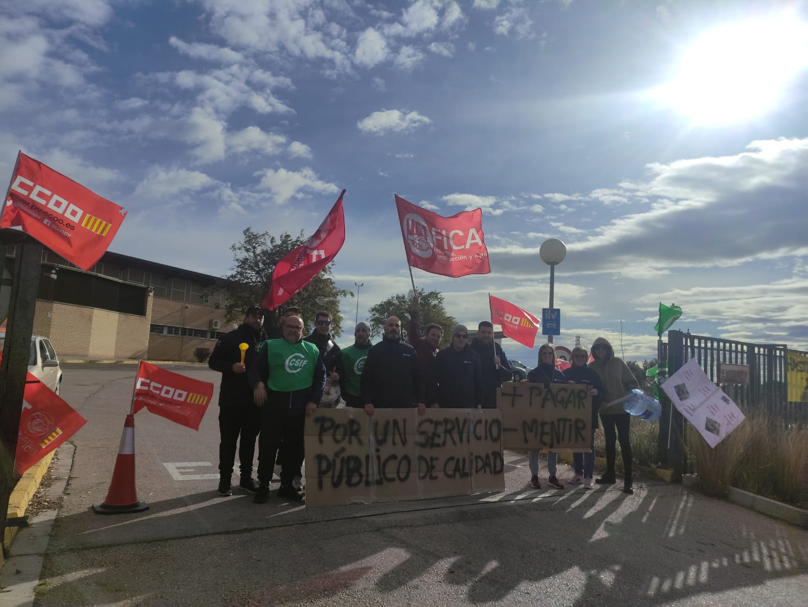 Las trabajadores de las ITV de Elche, Novelda y Villena piden la equiparación de las condiciones laborales Las trabajadores de las ITV de Elche, Novelda y Villena piden la equiparación de las condiciones laborales