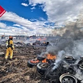 Un herido por inhalación de humo en un incendio registrado en un desguace de Benejúzar Un herido por inhalación de humo en un incendio registrado en un desguace de Benejúzar