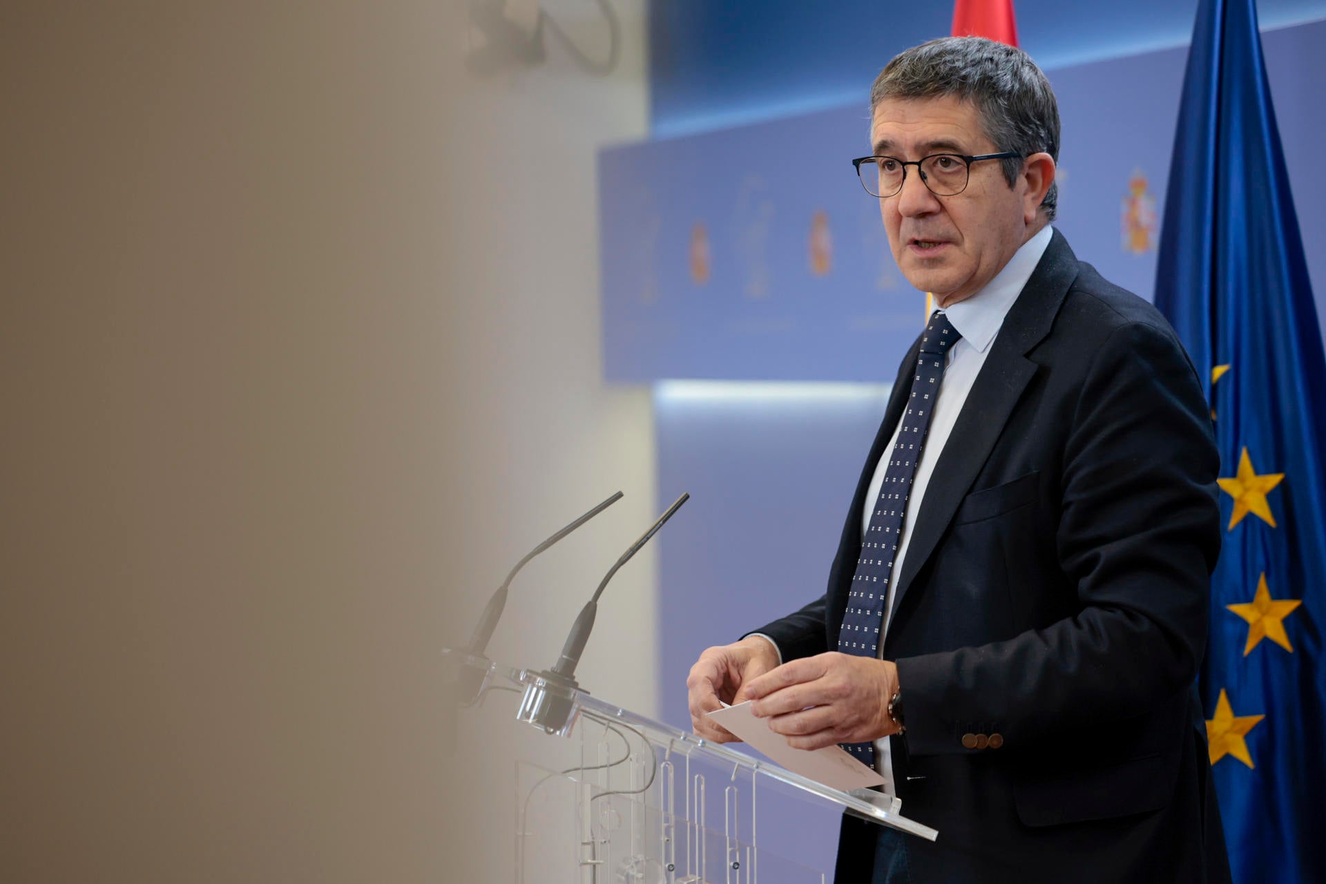 Patxi López pide "sacar" a Alfonso Serrano de la política por su "falta de decoro y machismo frívolo" Patxi López pide "sacar" a Alfonso Serrano de la política por su "falta de decoro y machismo frívolo"