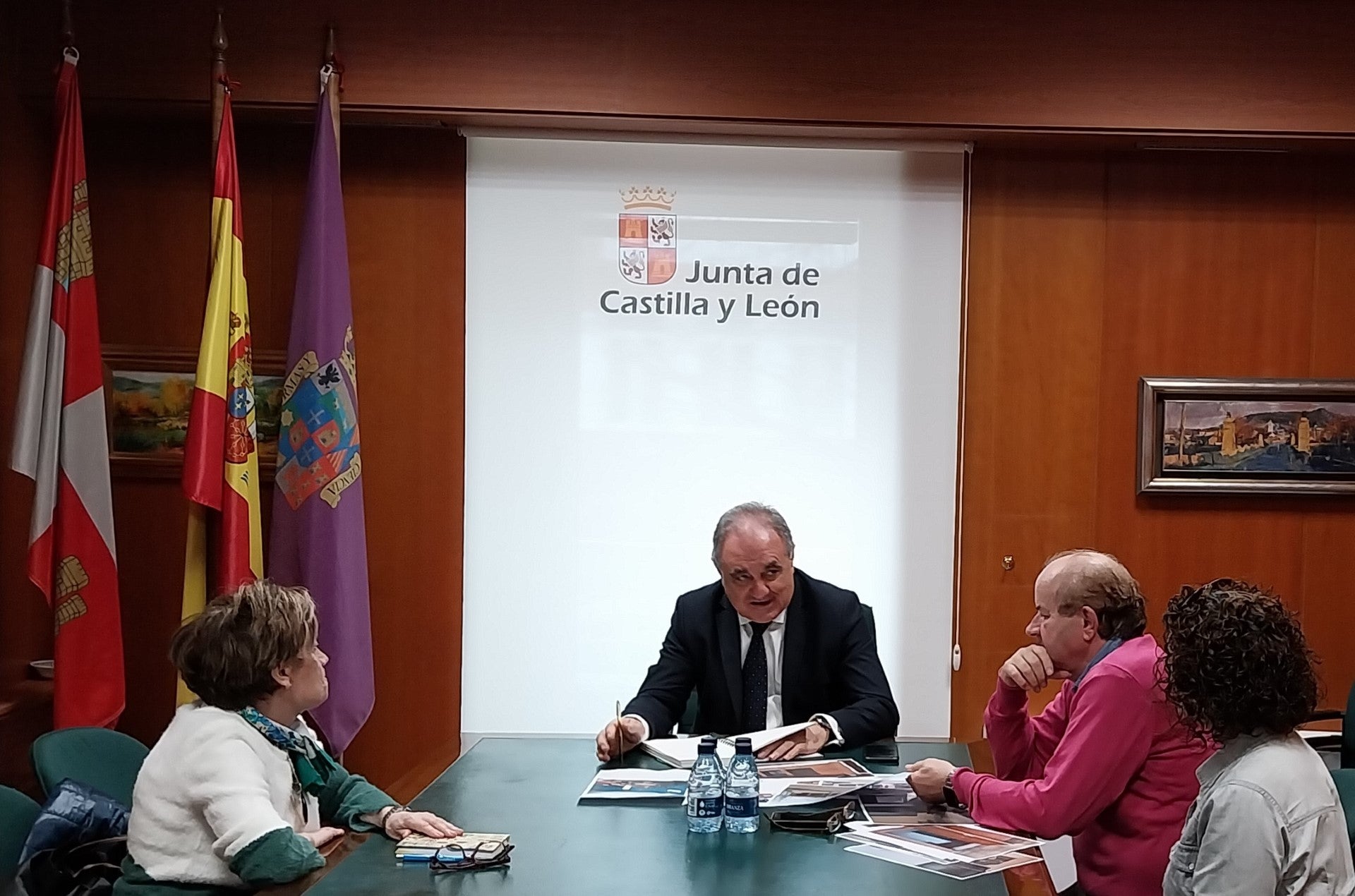 La Junta de Castilla y León ha aportado cerca de 100.000 euros al municipio de Piña de Campos La Junta de Castilla y León ha aportado cerca de 100.000 euros al municipio de Piña de Campos