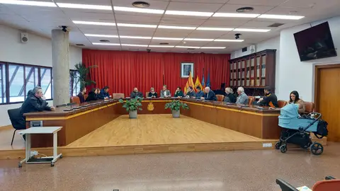 Reunión en el Ayuntamiento de Santa Pola con el director general de Puertos. Reunión en el Ayuntamiento de Santa Pola con el director general de Puertos.