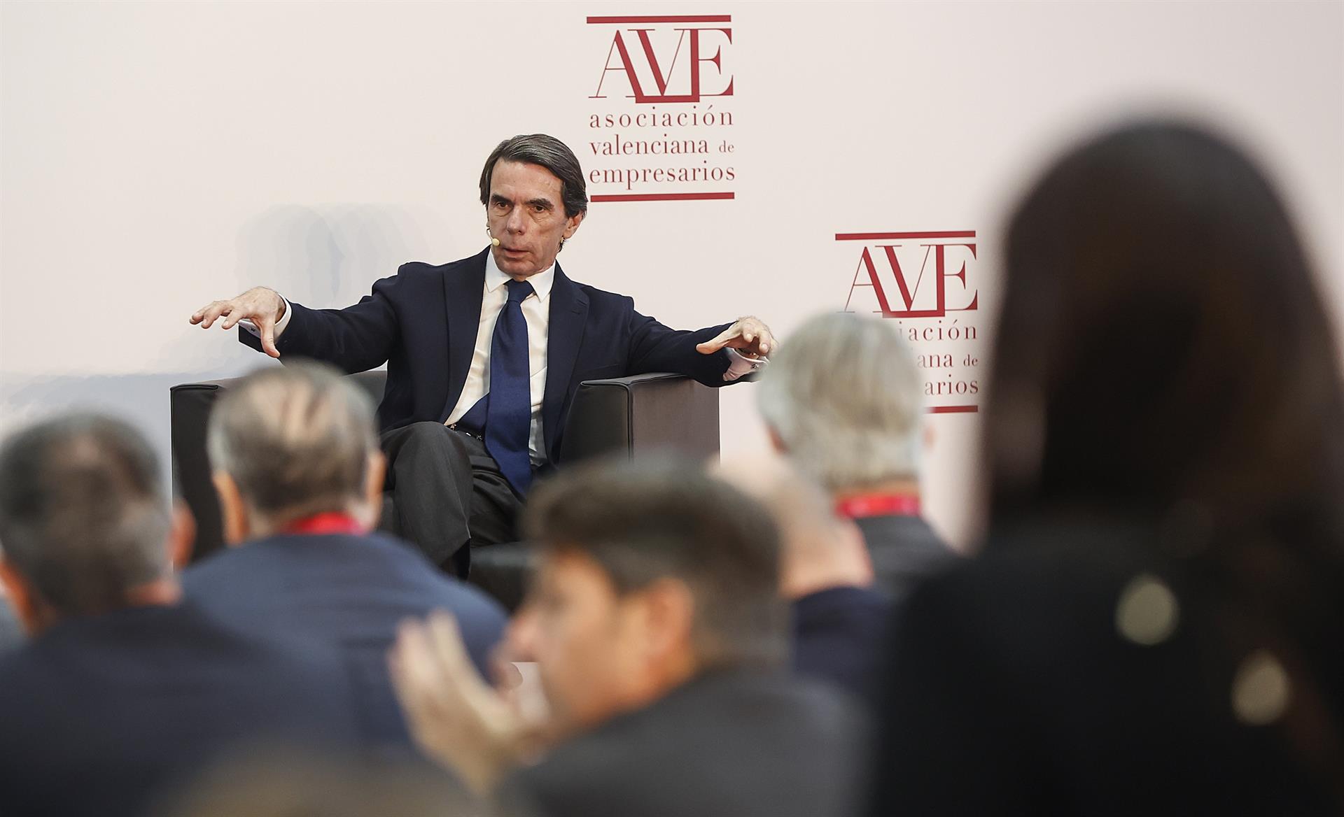 Aznar, en València: "La Comunitat está pagando el pato de Pedro Sánchez" Aznar, en València: "La Comunitat está pagando el pato de Pedro Sánchez"