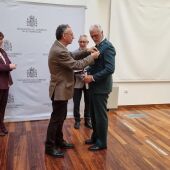 El guardia civil de la Escuela de Tráfico de Mérida Jesús Baena recibe la Medalla al Mérito de la Seguridad Vial