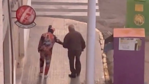 La Policía Local de Elche detiene a un joven por asaltar a punta de navaja a personas de avanzada edad La Policía Local de Elche detiene a un joven por asaltar a punta de navaja a personas de avanzada edad
