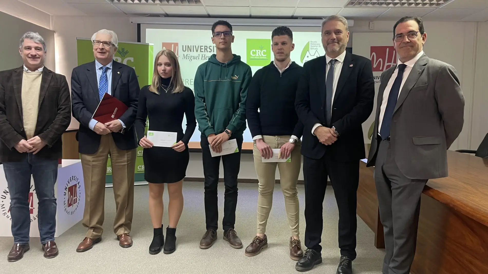 Caja Rural Central entrega los premios al mejor expediente a estudiantado de la EPSO de la UMH