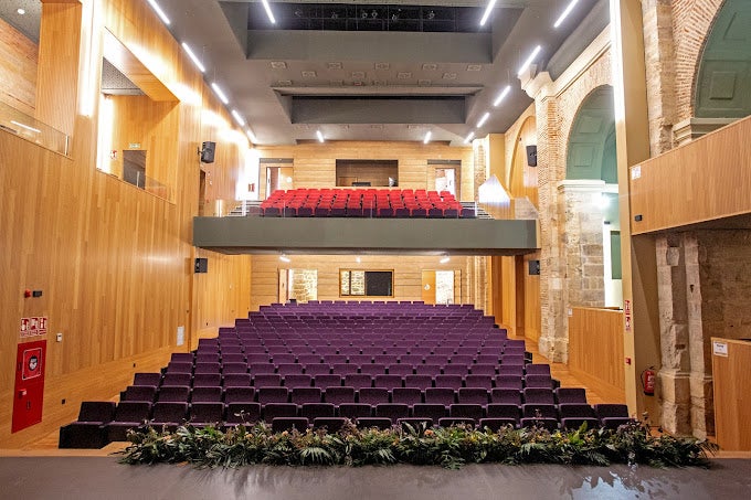 El Centro de Artes Escénicas de Paredes de Nava presenta su programación de primavera El Centro de Artes Escénicas de Paredes de Nava presenta su programación de primavera