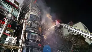 Un incendio deja al menos 44 muertos en un centro comercial de Bangladesh