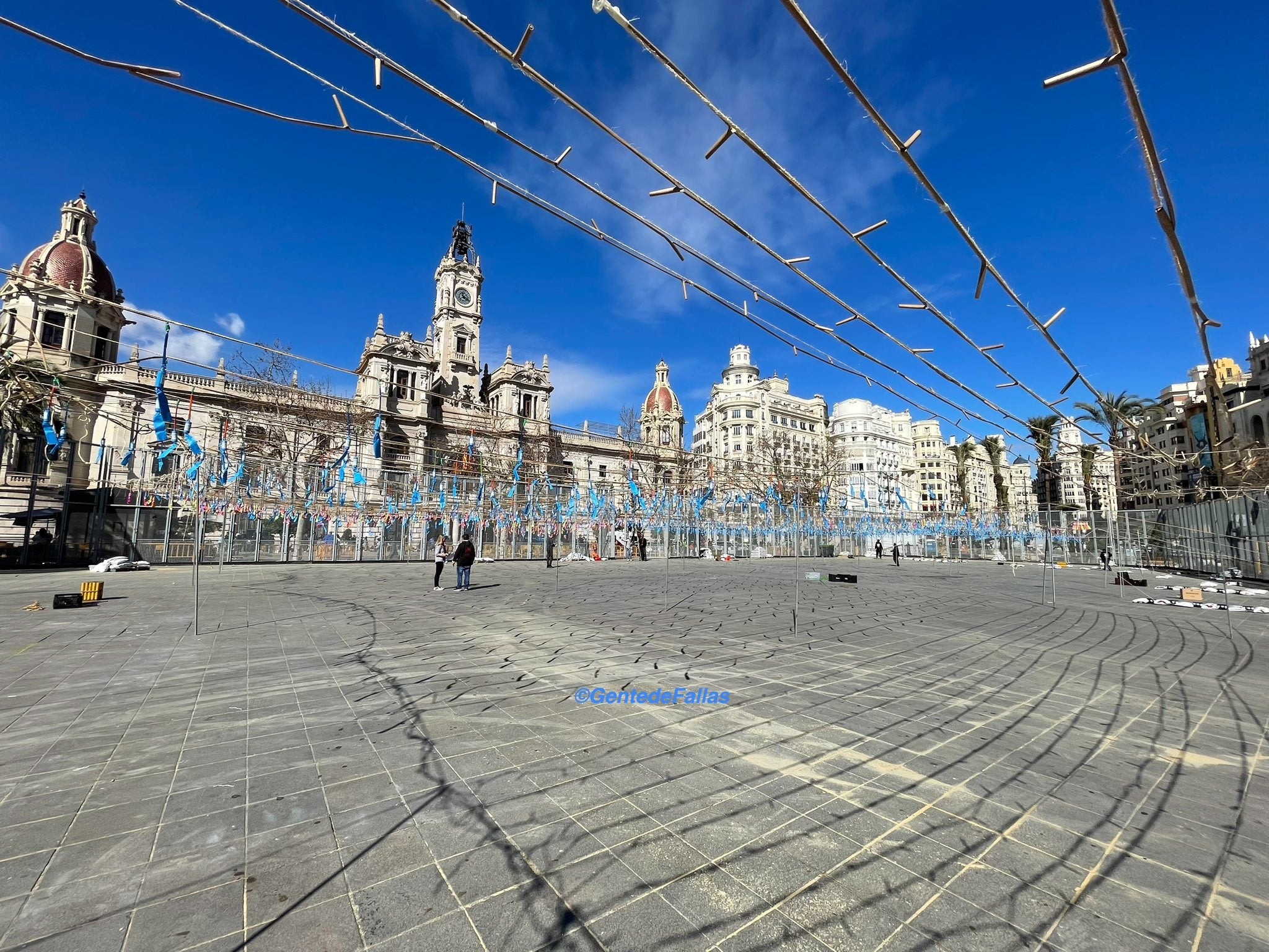 Reyes Martí dispara mascletà en Valencia con un homenaje al pirotécnico alicantino fallecido Reyes Martí dispara mascletà en Valencia con un homenaje al pirotécnico alicantino fallecido