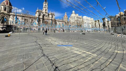 La Plaza del Ayuntamiento de Valencia, lugar desde donde se lanzan las mascletàs