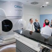 El Hospital Universitario de Cáceres estrena su segundo acelerador lineal que sitúa a Extremadura en la vanguardia sanitaria