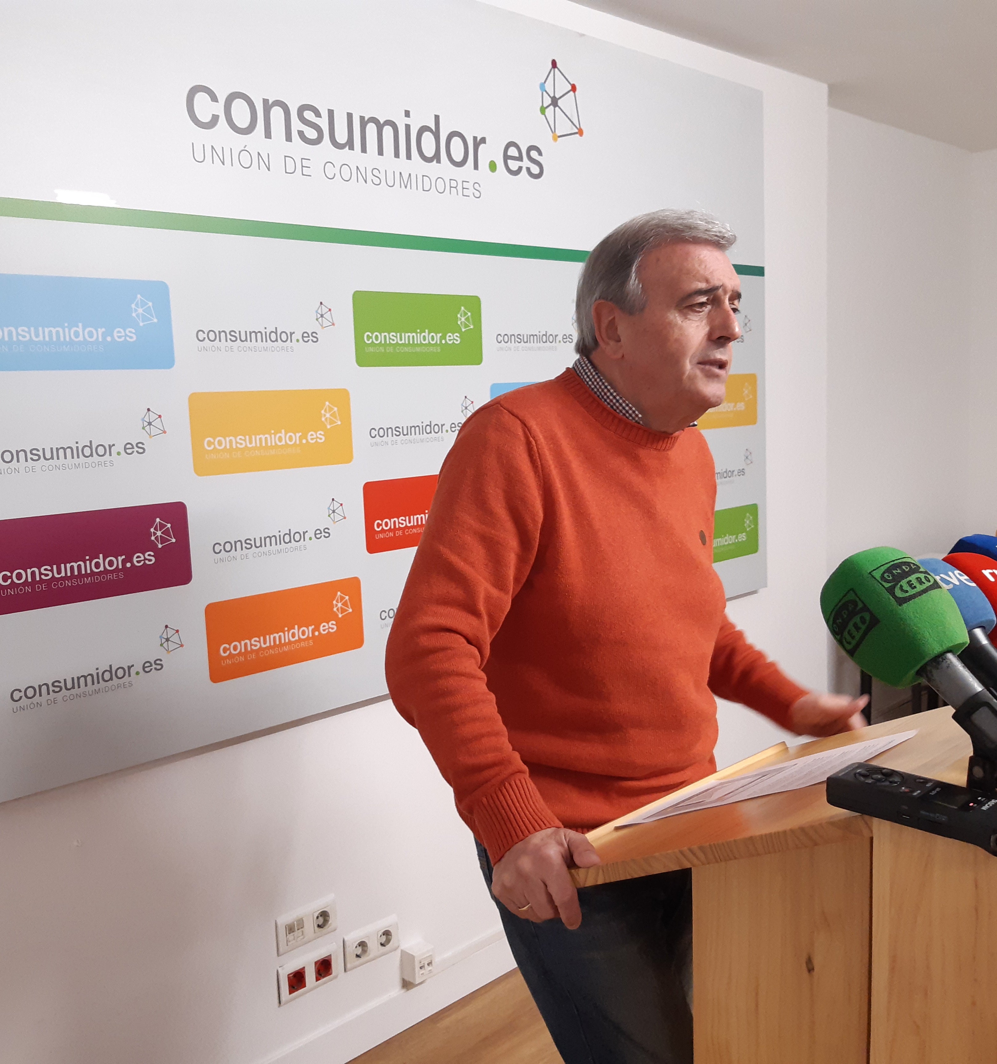 La UCE advierte sobre los trenes de ancho métrico: "es meter un Mercedes por una caleya" La UCE advierte sobre los trenes de ancho métrico: "es meter un Mercedes por una caleya"